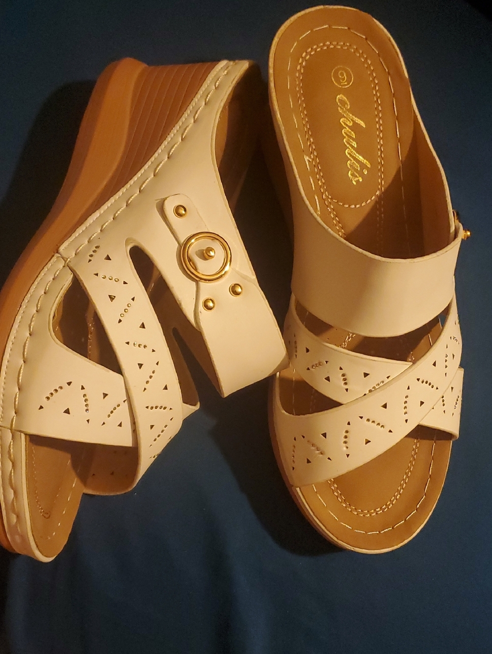 Chulis Wedge Sandals Size 9 with Decorative Cutouts